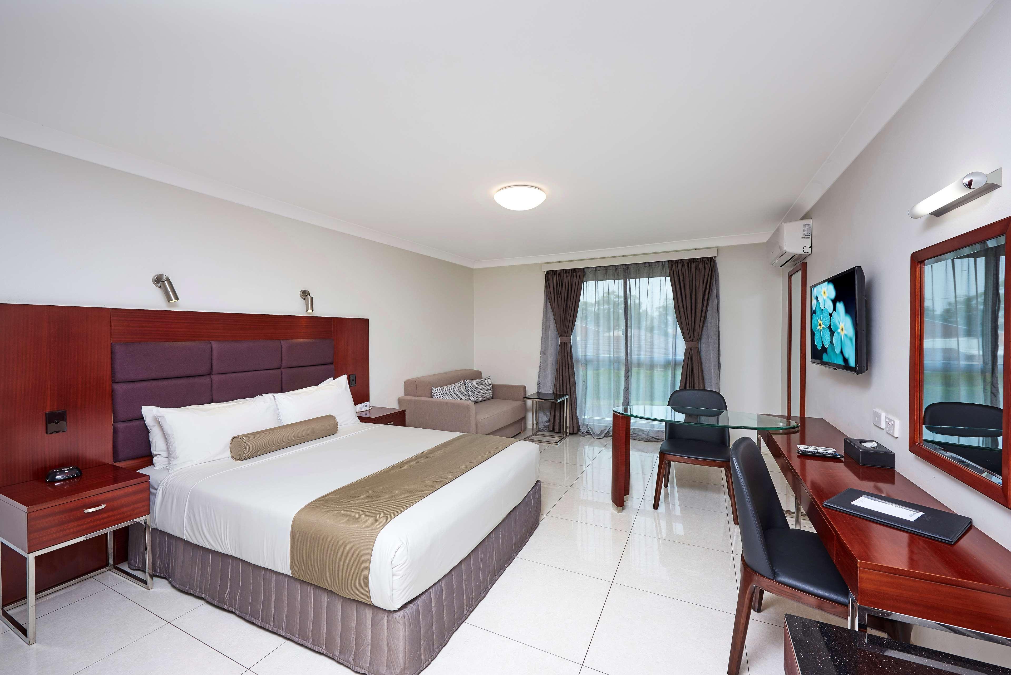 Best Western Casula Motor Inn Bagian luar foto
