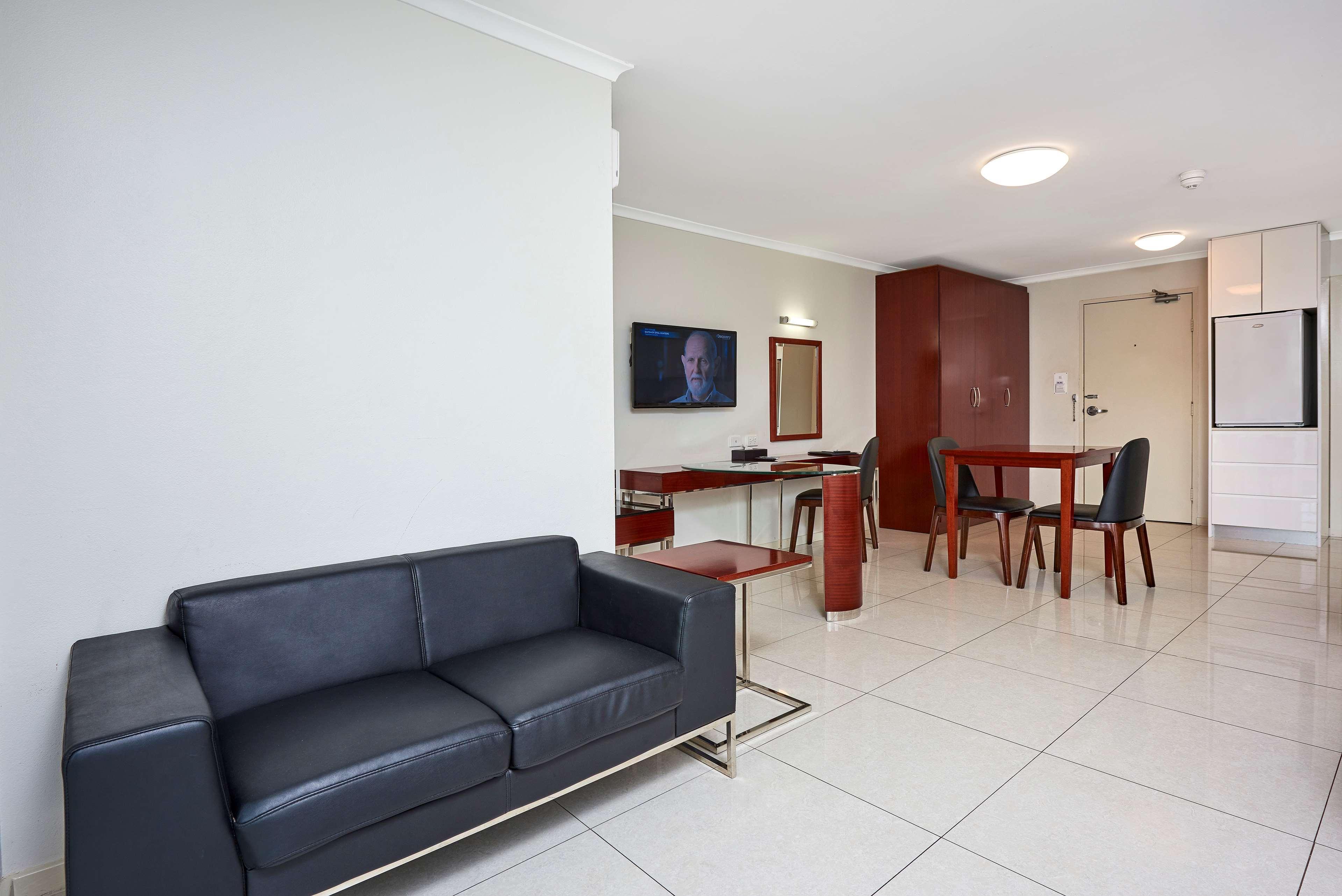 Best Western Casula Motor Inn Bagian luar foto