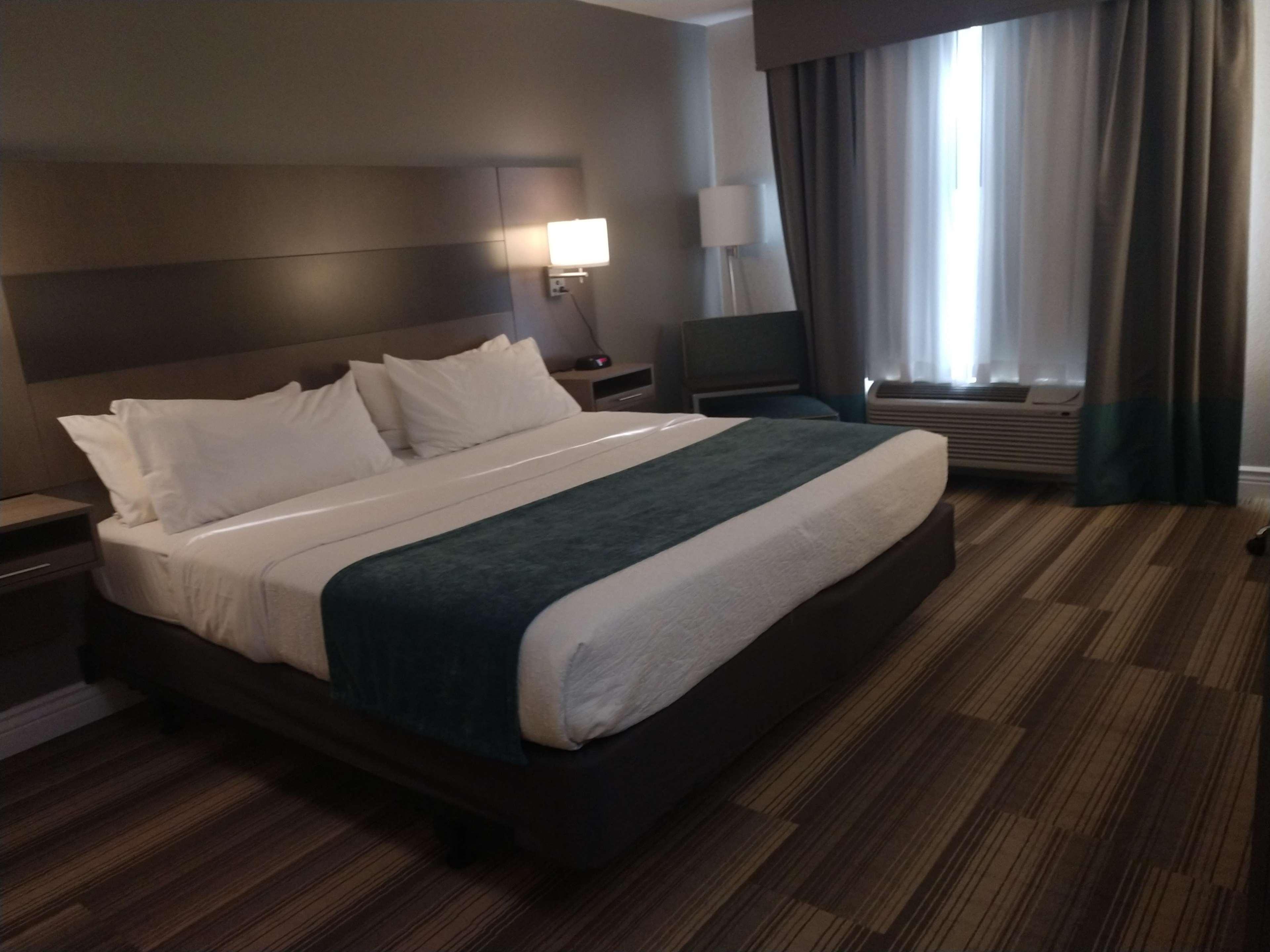 Best Western Casula Motor Inn Bagian luar foto