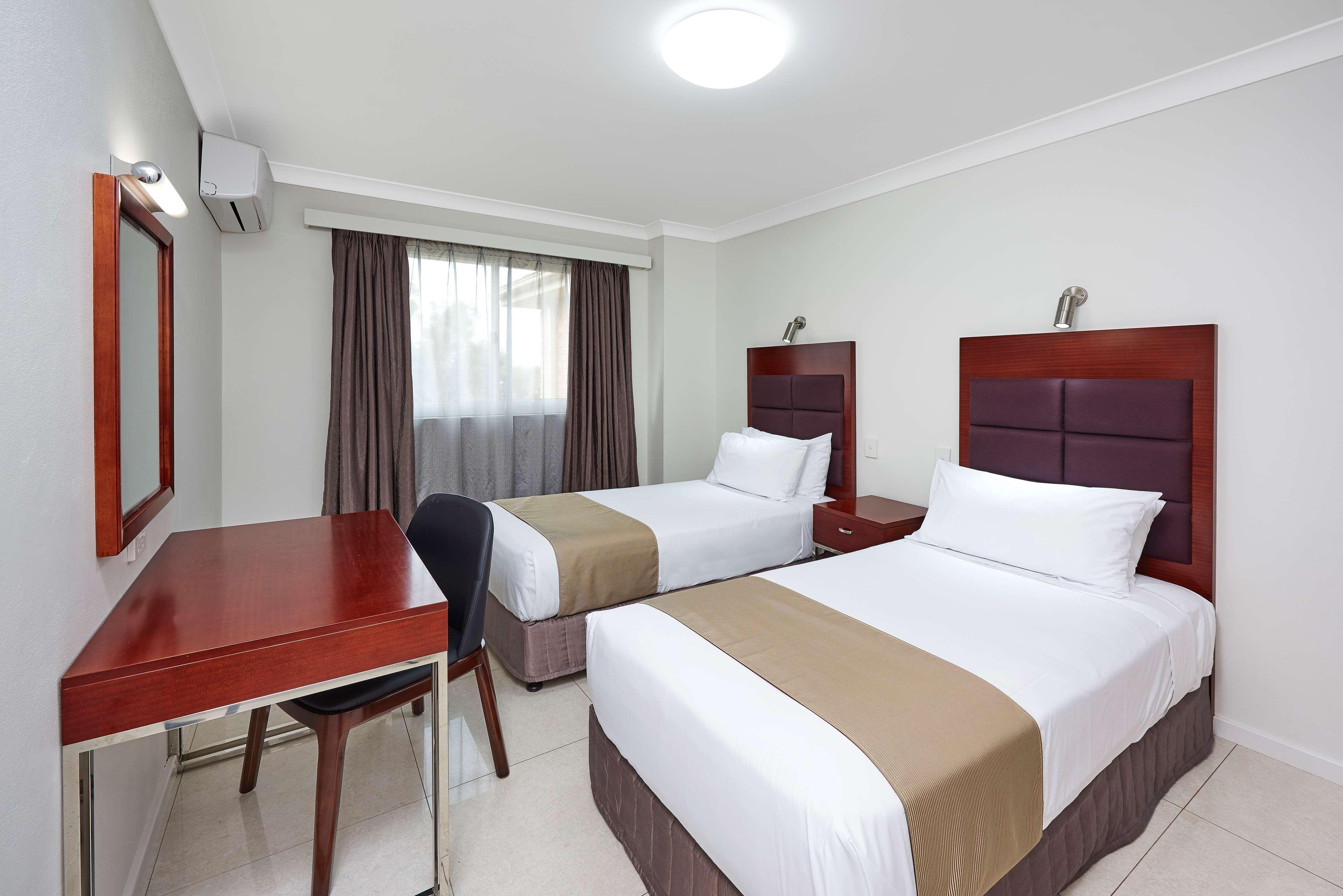 Best Western Casula Motor Inn Bagian luar foto
