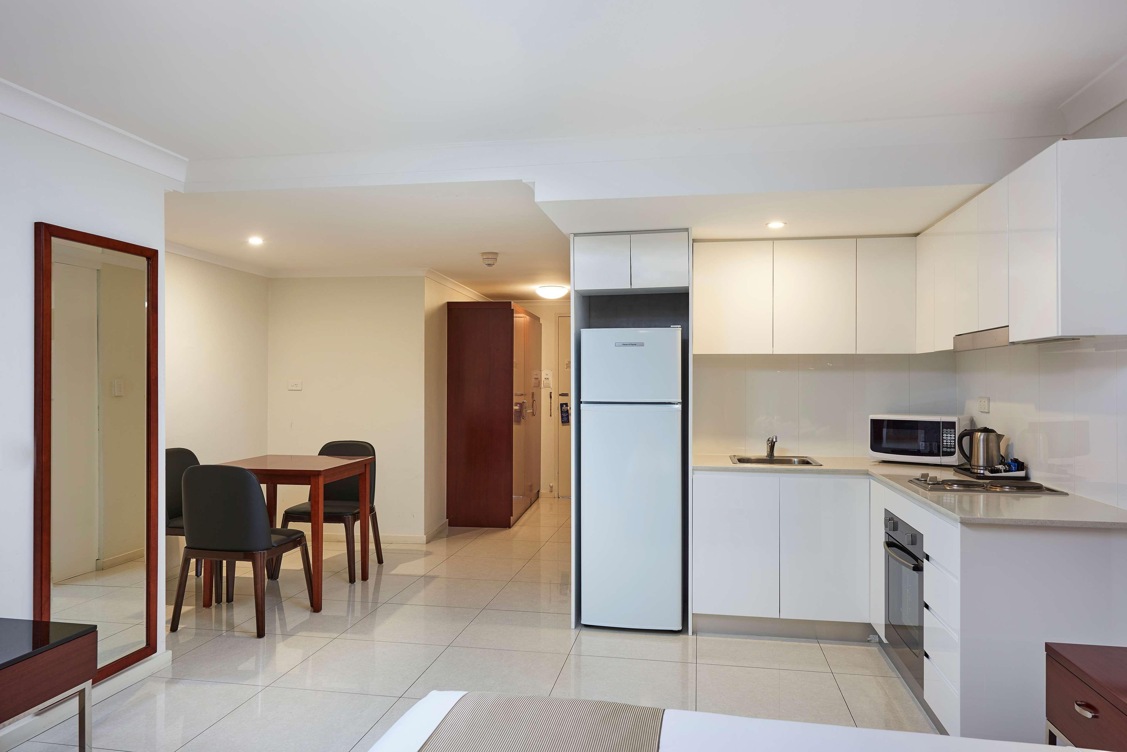 Best Western Casula Motor Inn Bagian luar foto