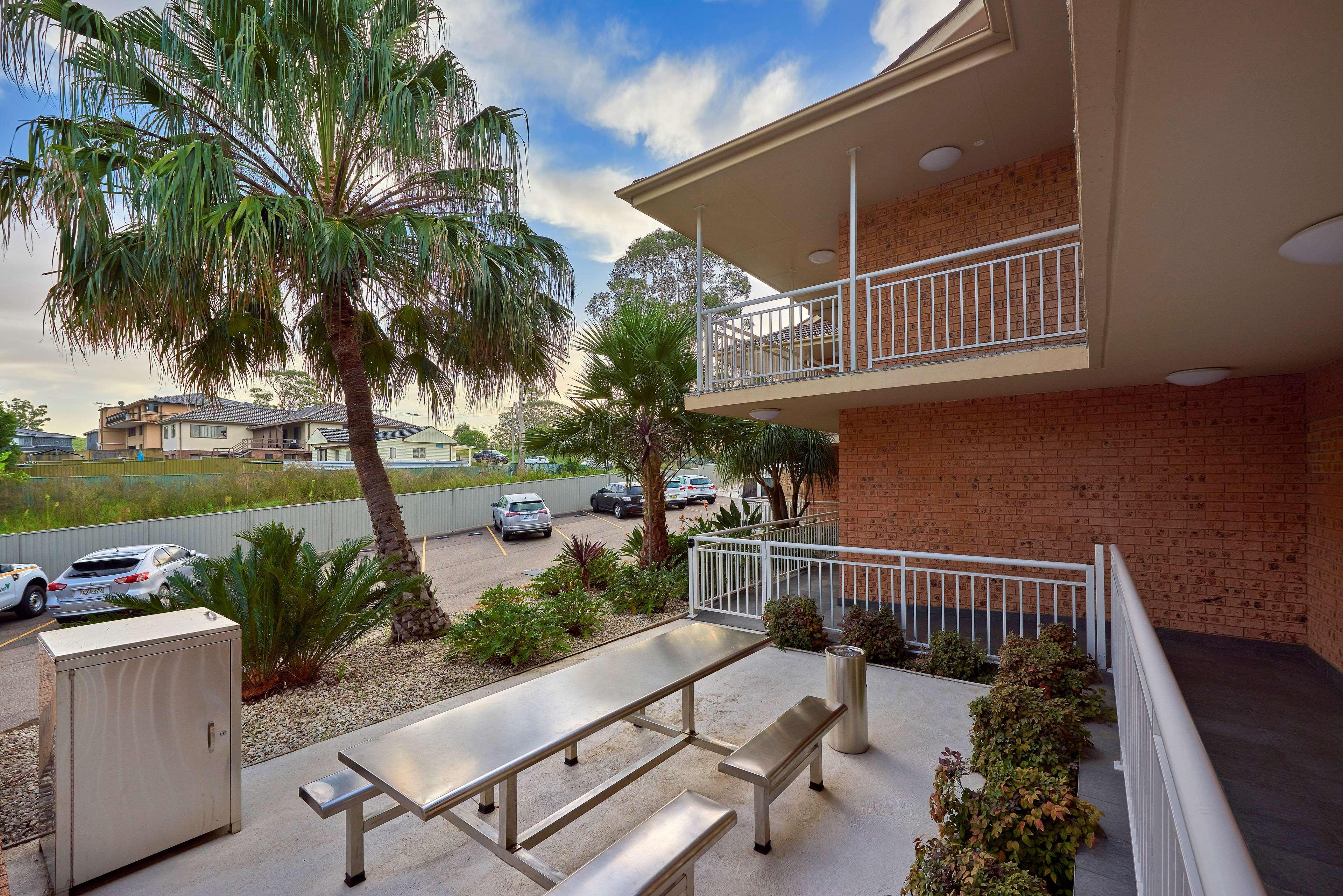 Best Western Casula Motor Inn Bagian luar foto