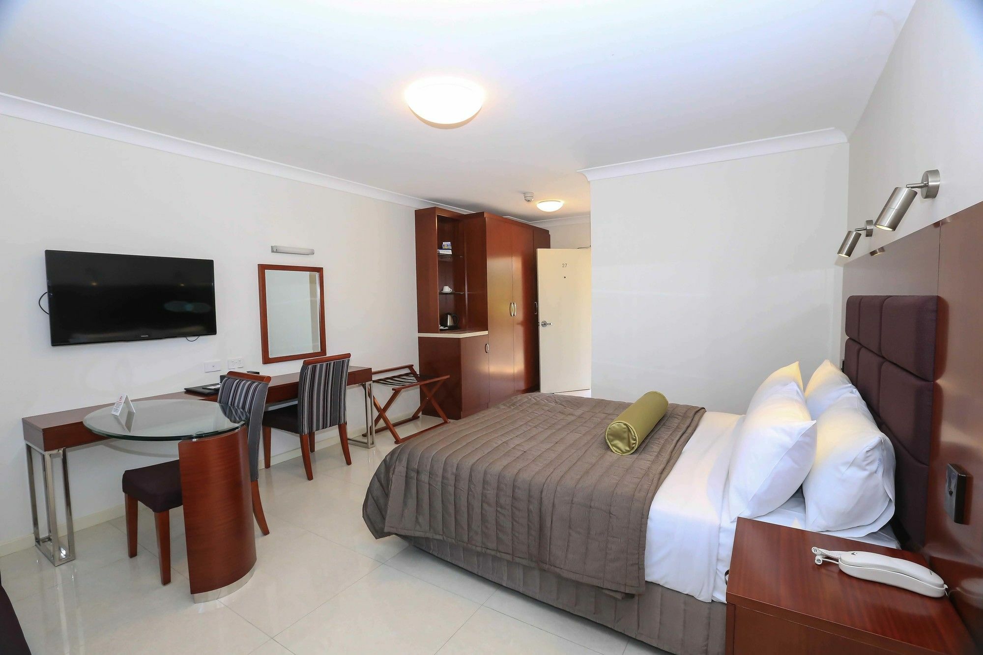 Best Western Casula Motor Inn Bagian luar foto