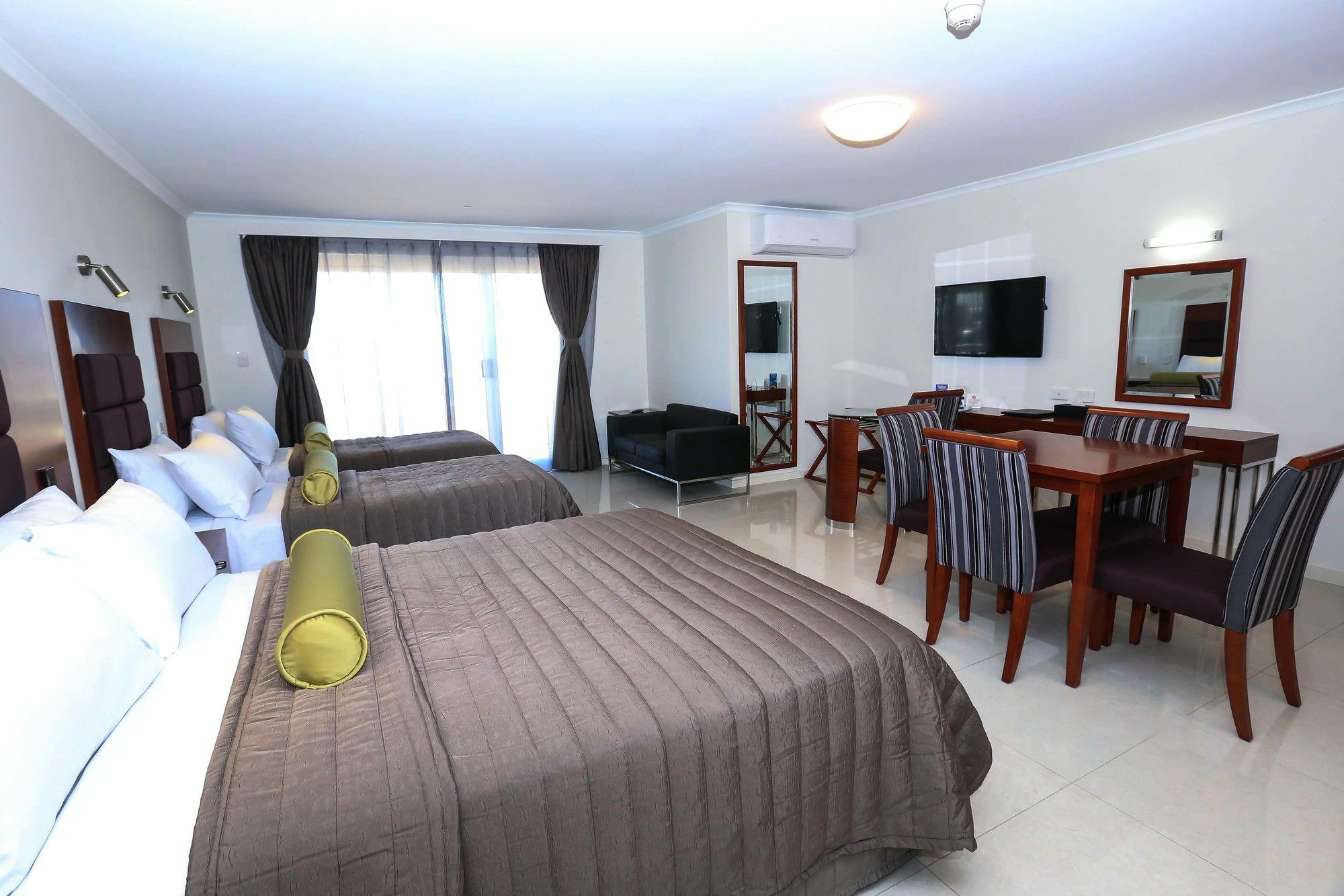 Best Western Casula Motor Inn Bagian luar foto