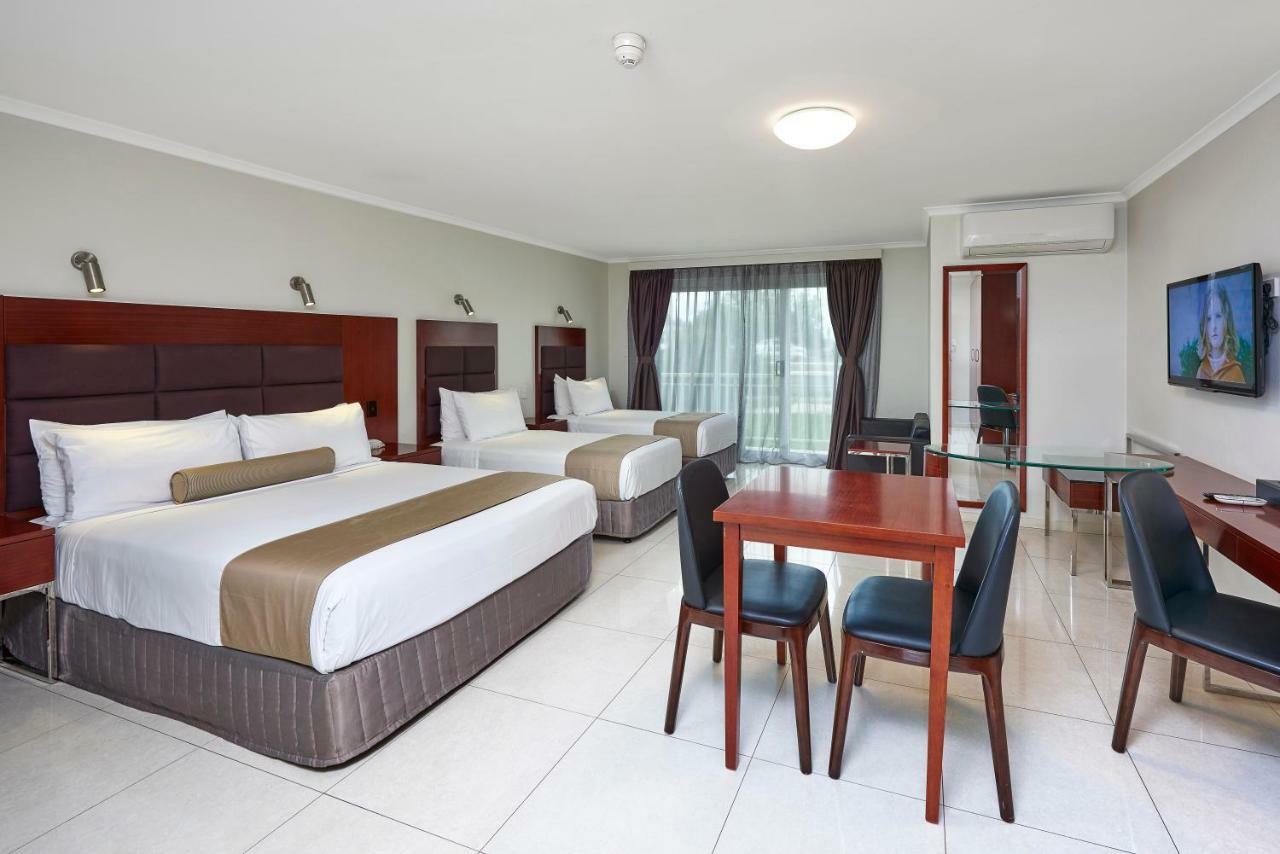 Best Western Casula Motor Inn Bagian luar foto